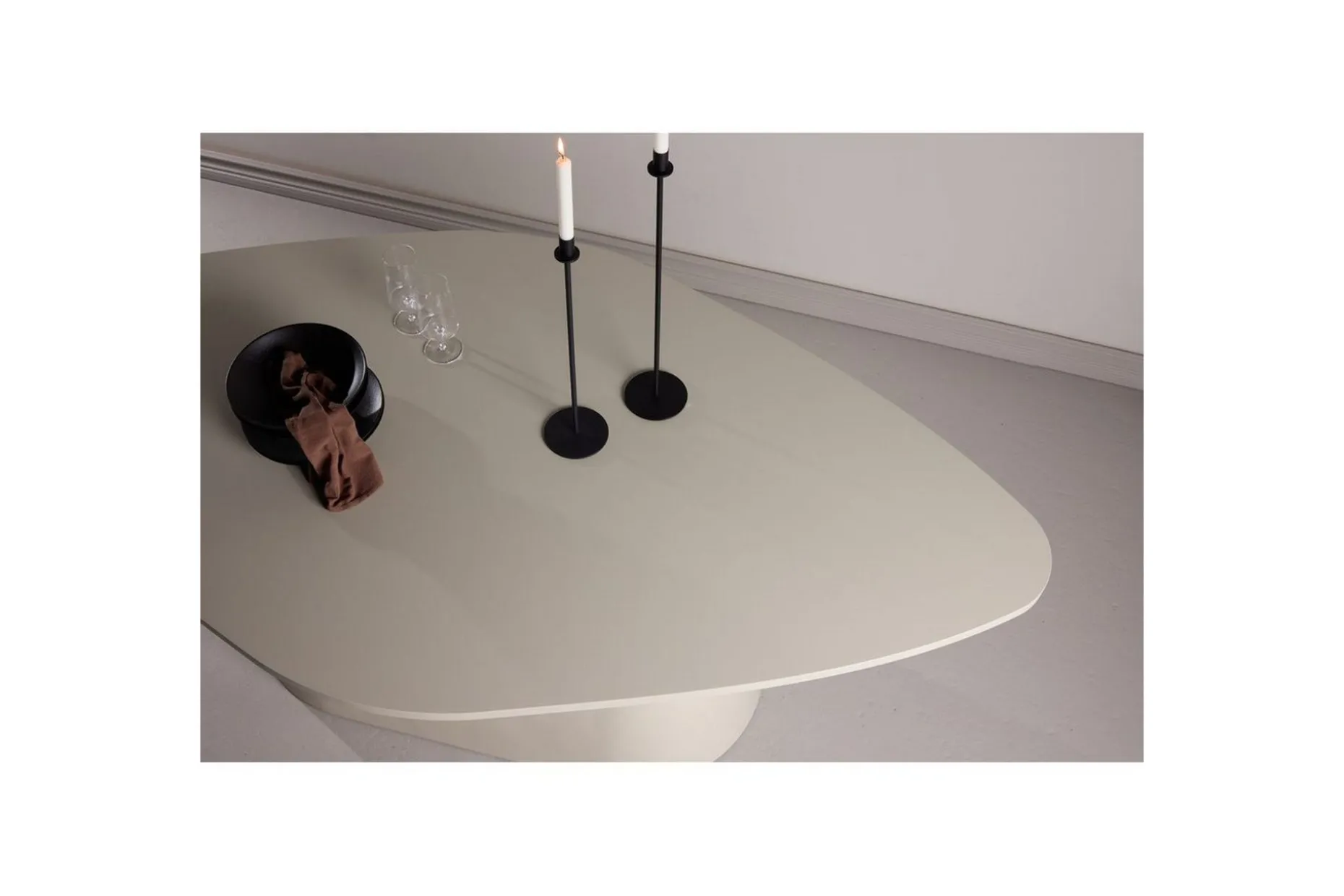 Ovalt matbord Diamond