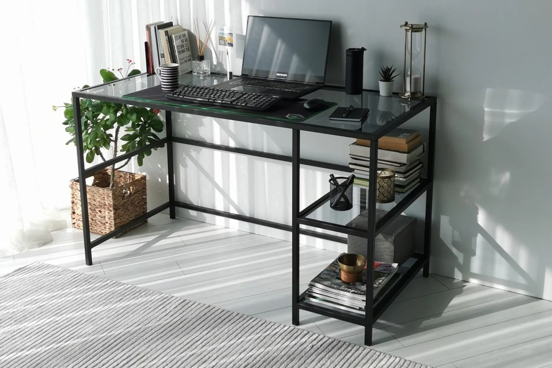 Sabani Skrivbord 130 cm med Förvaring 2 Hyllor