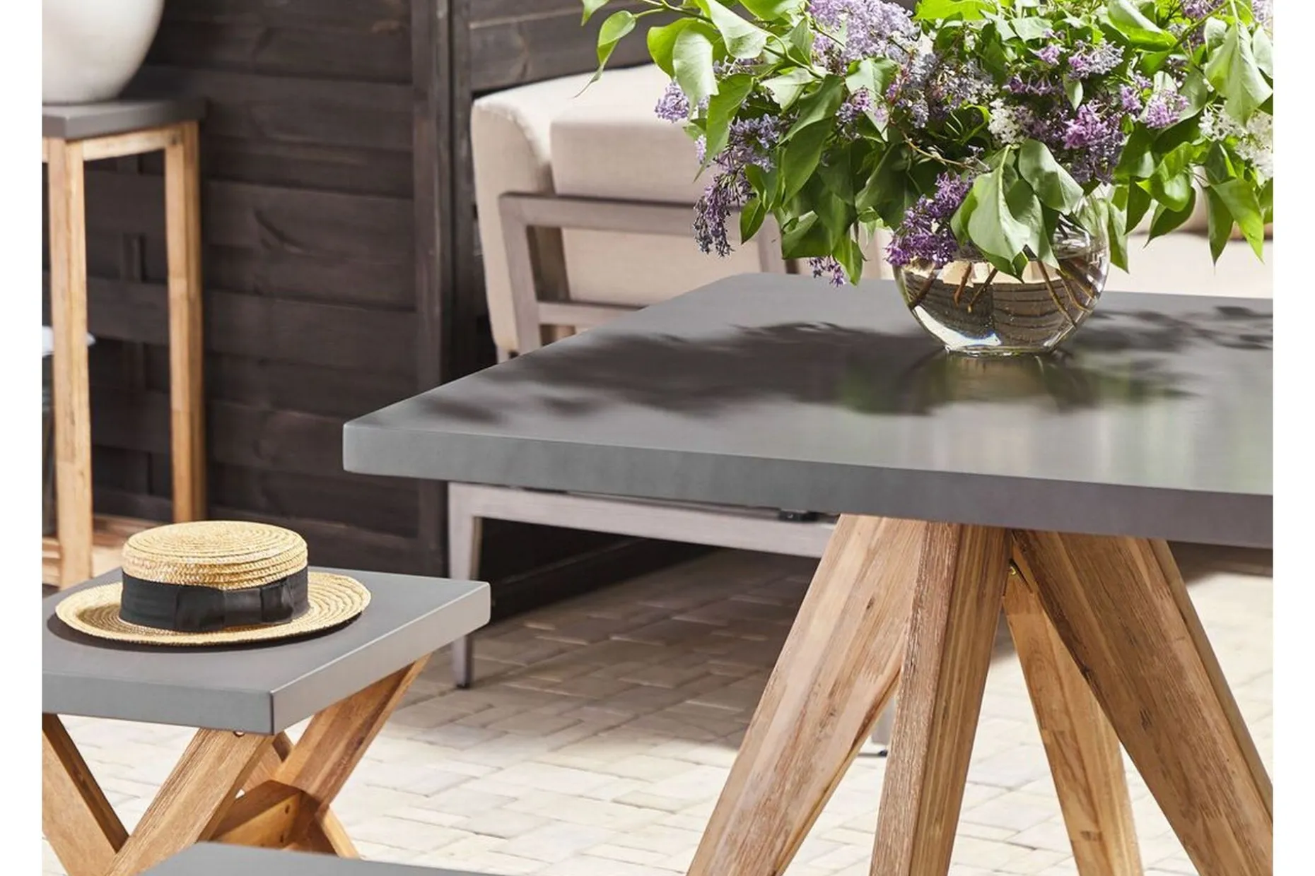 Trädgårdsset av Utebord och 4 pallar 90 x 90 cm OLBIA