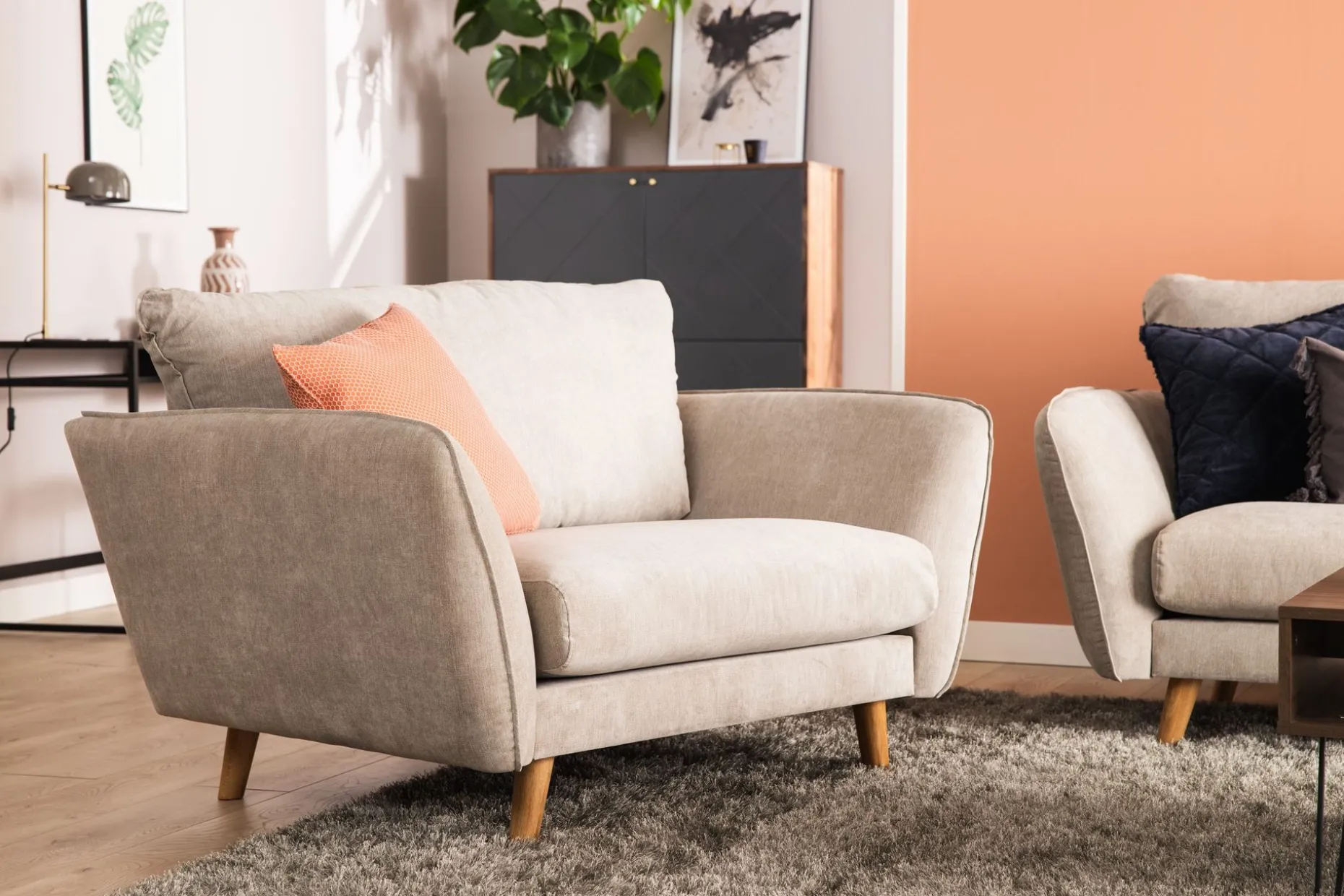 Trend Lyx 4-sits Högervänd L-formad Schäslongsoffa i Tyg