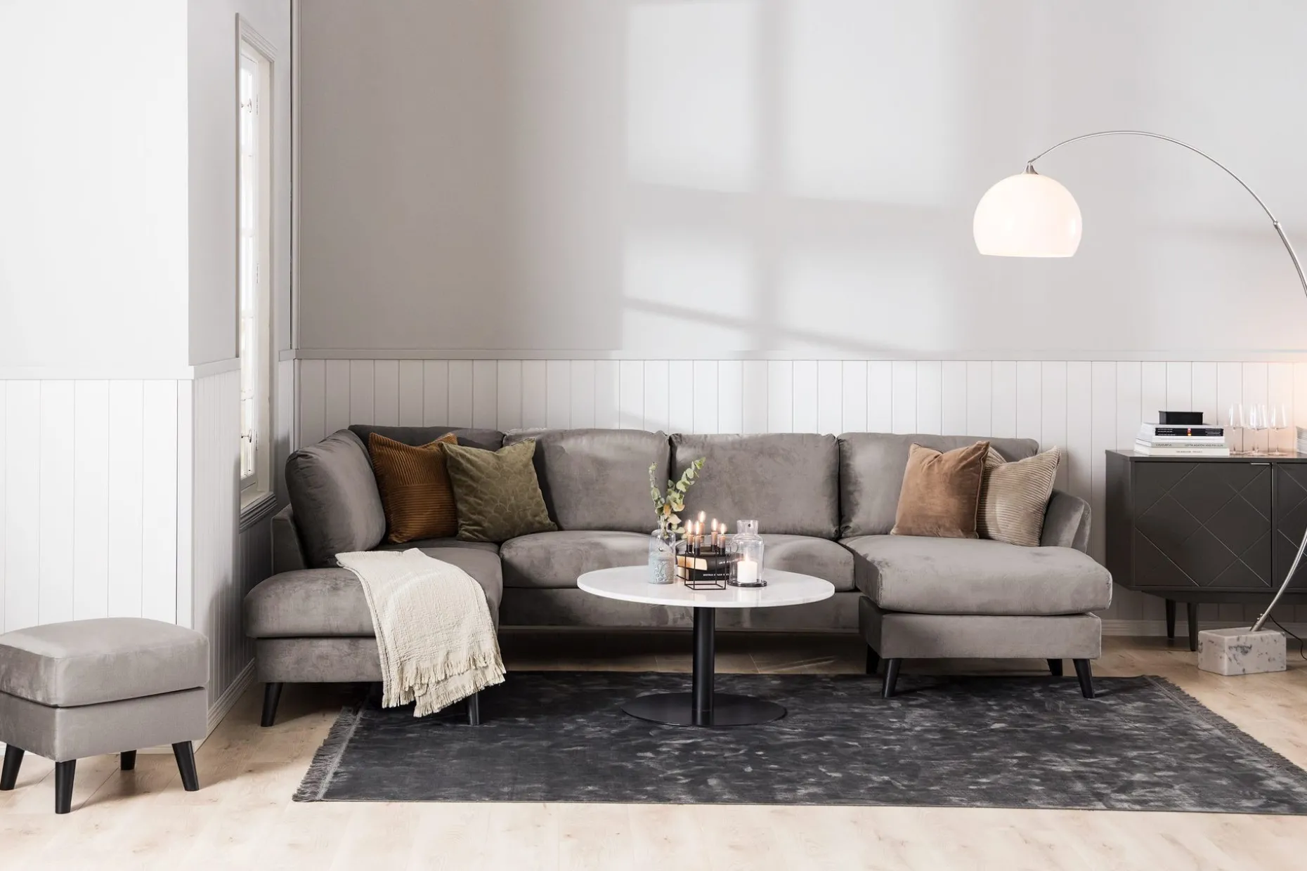 Trend 4-sits Högervänd U-formad Soffa med Divan och Schäslong i Sammet
