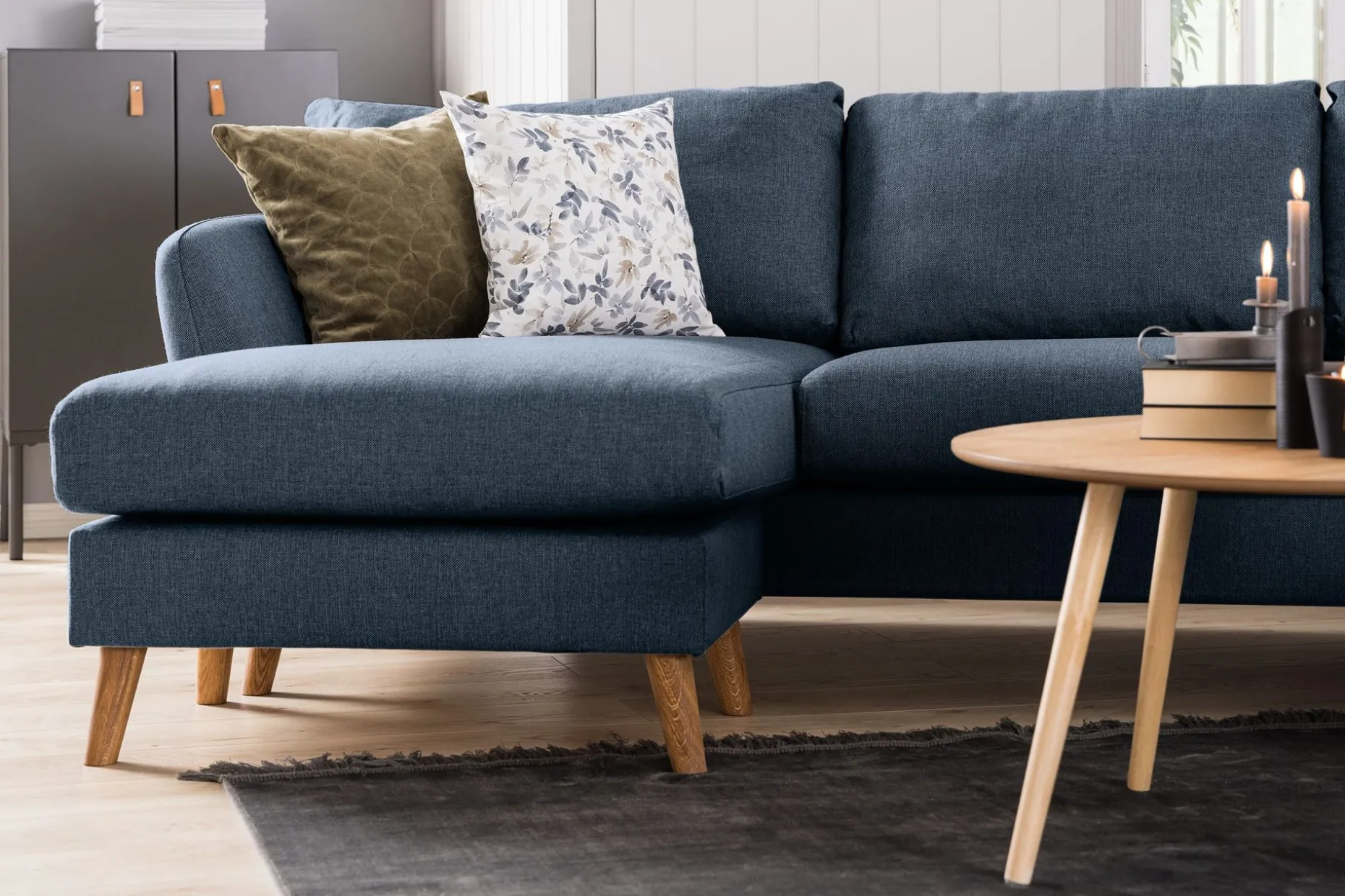 Trend 4-sits Vänstervänd L-formad Schäslongsoffa i Tyg